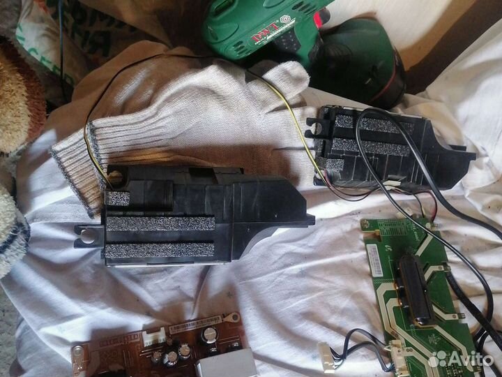 Продам телевизор на запчасти