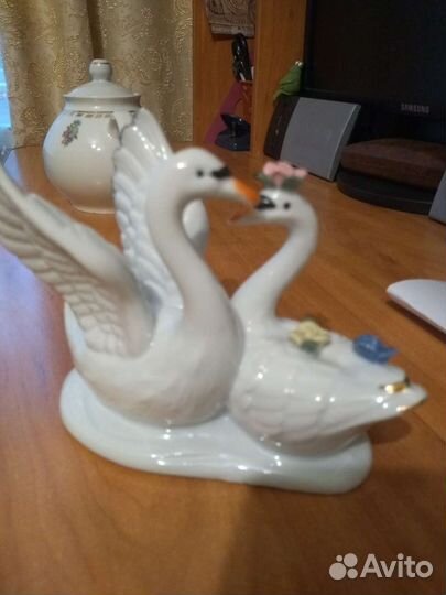 Статуэтка лебеди