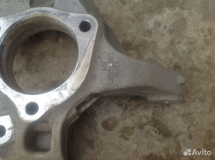 Кулак поворотный правый Chevrolet Cruze