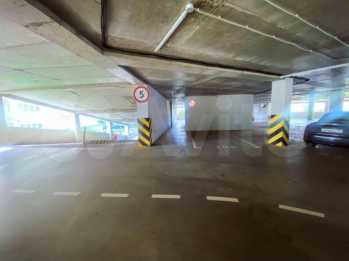 Машиноместо, 18 м²