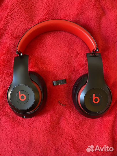 Беспроводные наушники Beats Studio 3 (нужна дуга)