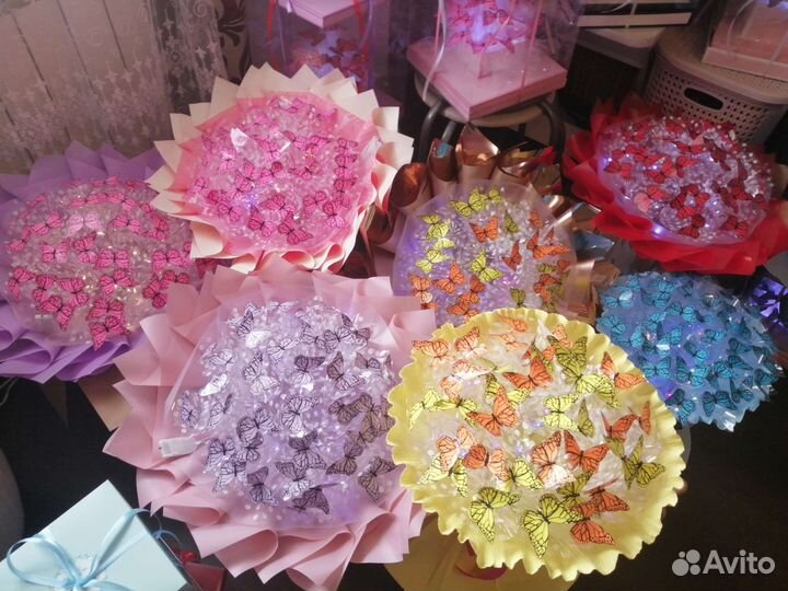 Букет с бабочками, на подсветке