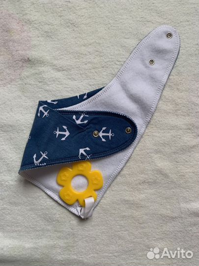 Слюнявчик нагрудник новый