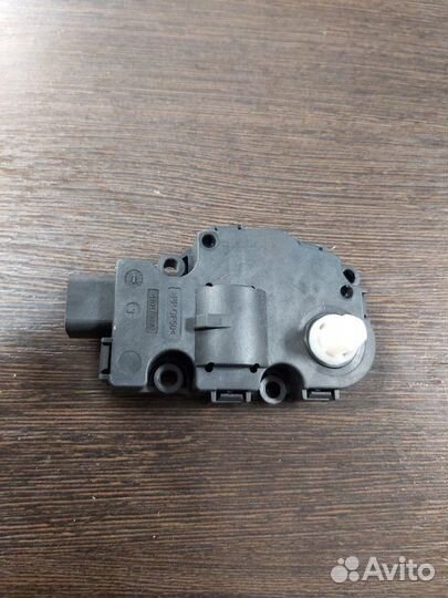 Моторчик заслонки печки Porsche Cayenne 958 3.6