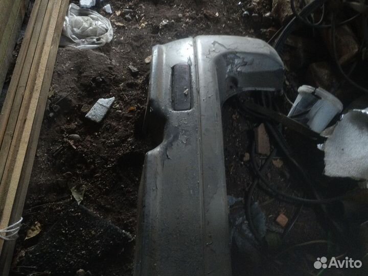 Передняя часть капота