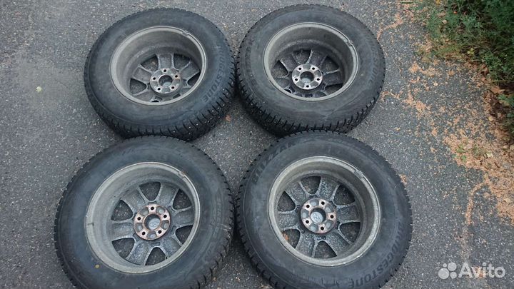 Bridgestone Blizzak Spike-02 SUV 215/70 R16 100
