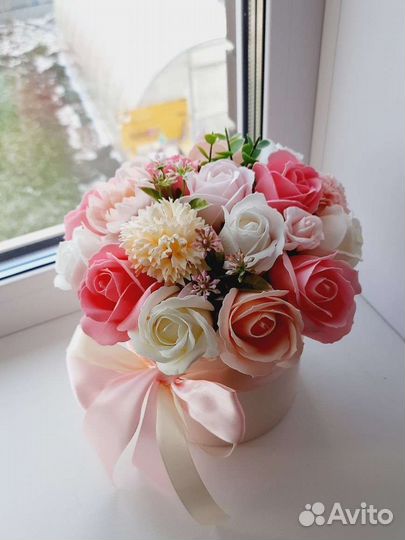 Цветочные композиции и букеты учителям и любимым