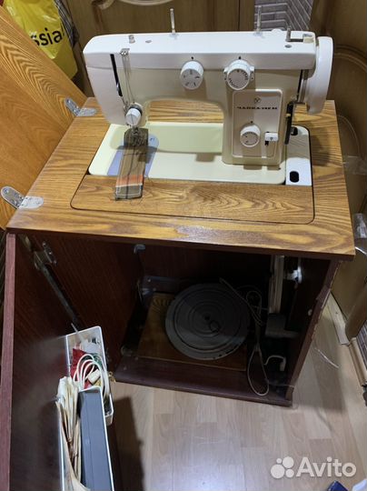 Швейная машинка ножная