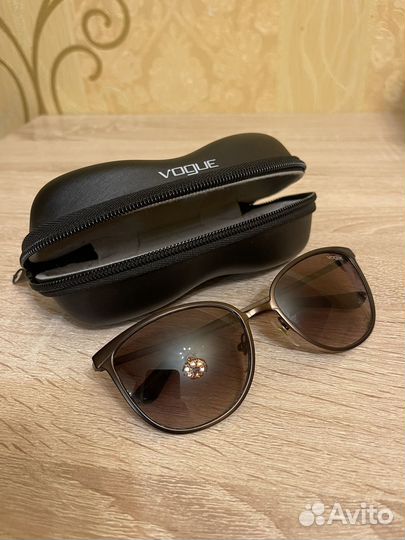 Солнцезащитные очки женские брендовые