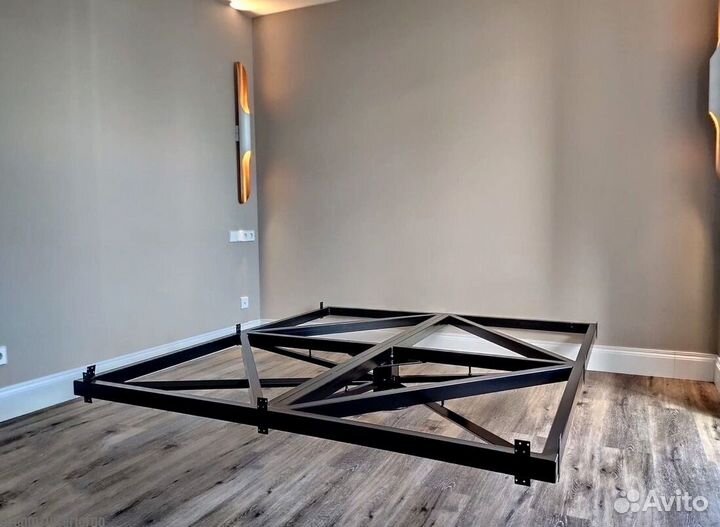 Парящая кровать с подсветкой