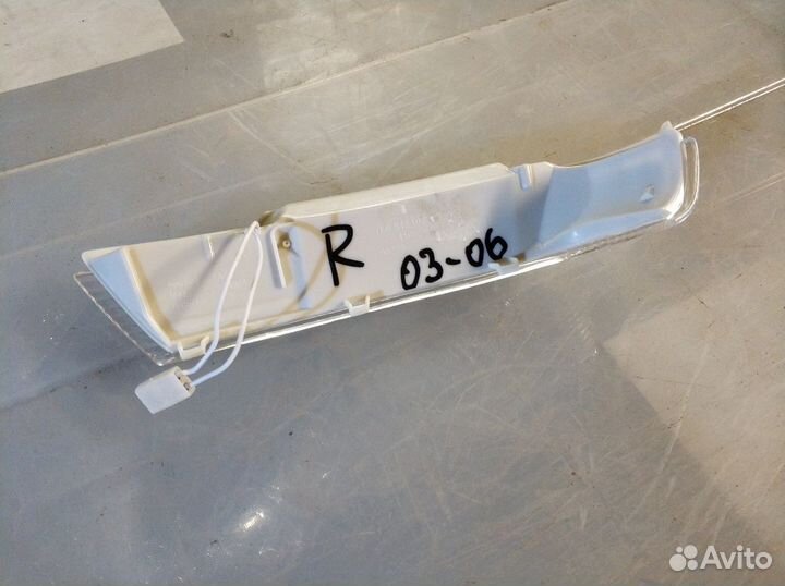 Повторитель поворота в зеркало VW Туарег 2002-2006