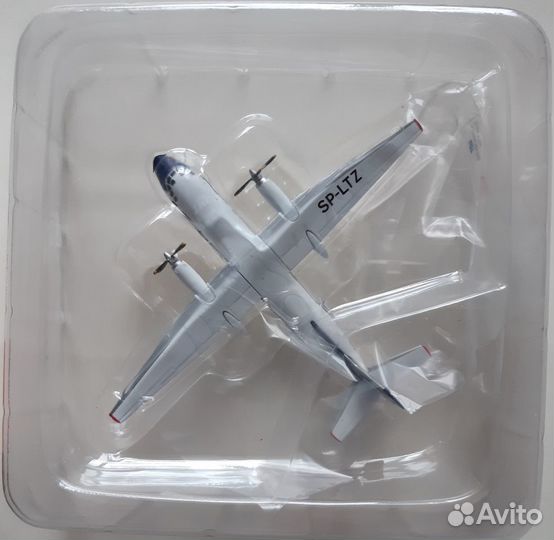 Модель самолета ан-24В LOT Polish Airlines 1:200