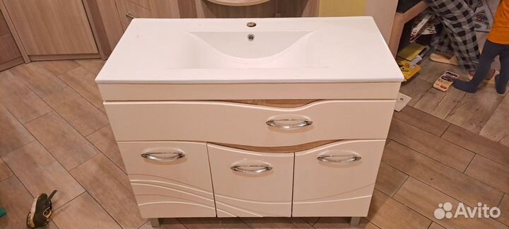 Раковина с тумбой и зеркалом бу