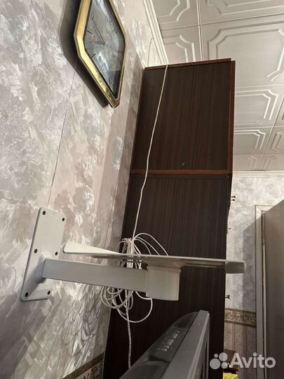 Подставка настенная поворачивается