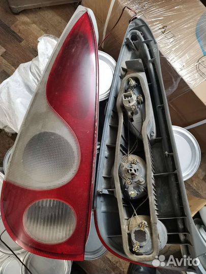 Фары задние 2шт. Тойота Функарго