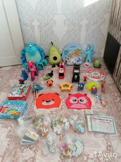 Два пакета игрушек