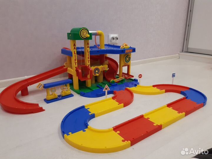 Детская парковка-гараж для машинок