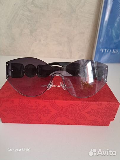 Солнцезащитные очки Италия