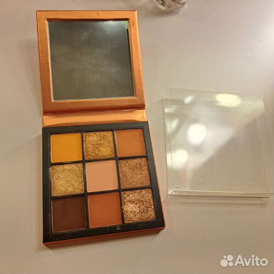 Палетки теней huda beauty