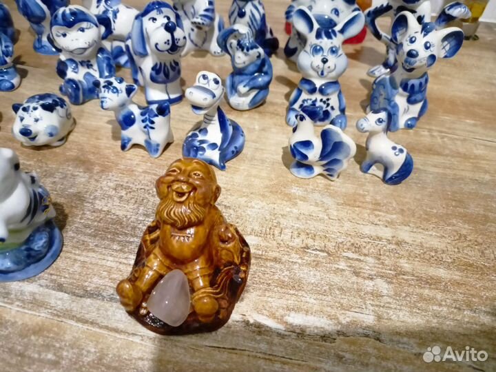 Фигурки и кружка гжель