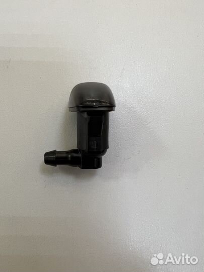 Форсунка омывателя стекла правая Mazda 3 BK Седан