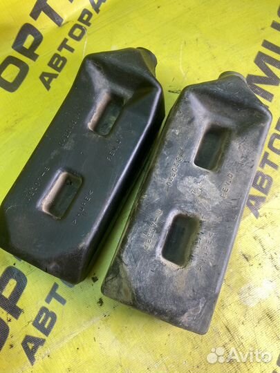 Отбойник переднего бампера Chrysler Sebring