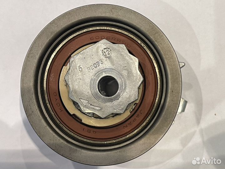 Натяжной ролик грм 04E109479A