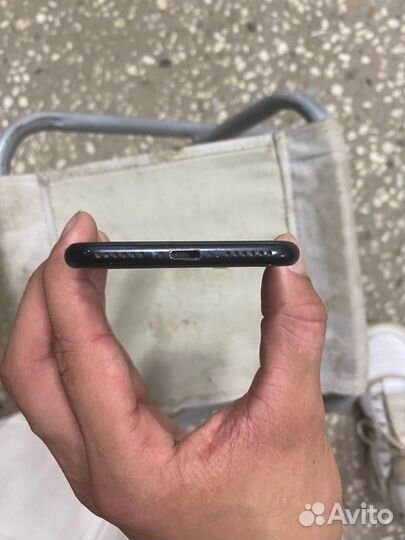 Телефон iPhone SE 2020