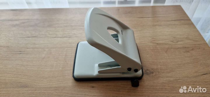 Дырокол канцелярский