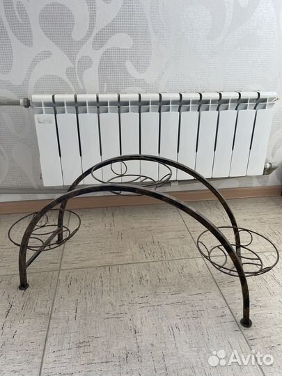 Подставка для цветов напольная металлическая