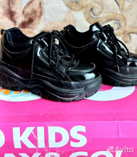 Кроссовки для девочки