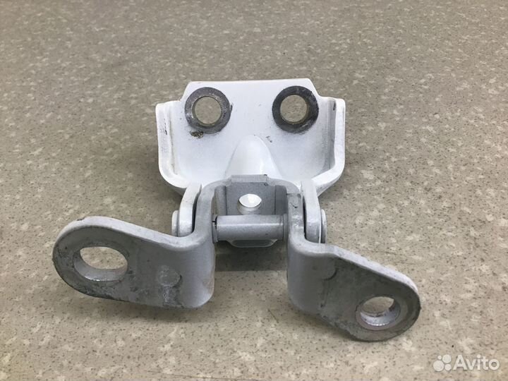 Петля двери задней левой верхняя Hyundai Santa Fe