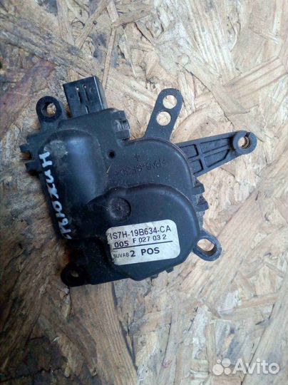 Моторчик заслонки отопителя Ford Fusion 1.4 2004