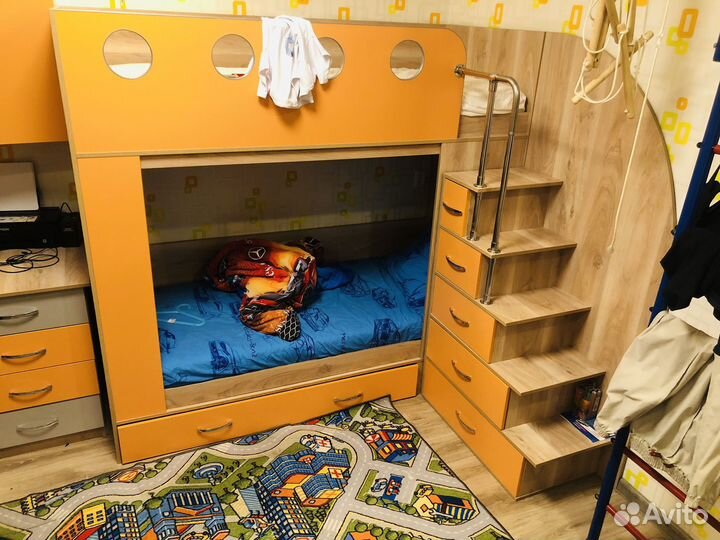 Двухъярусная кровать