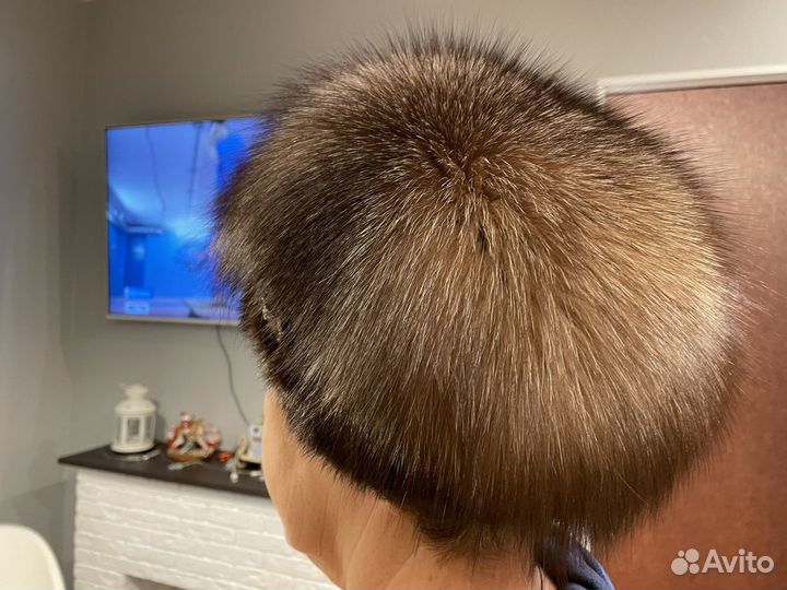 Женские меховые шапки