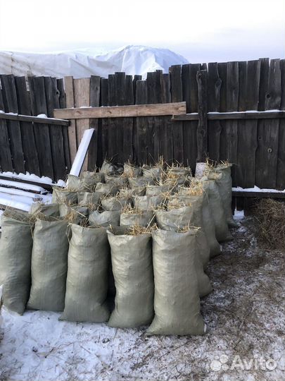 Солома в мешках