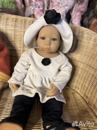 Виниловая кукла