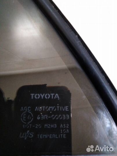 Стекло двери задней левой форточка Toyota Corolla