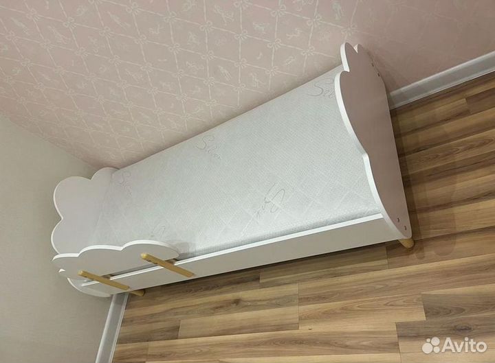 Детская кровать с бортиком