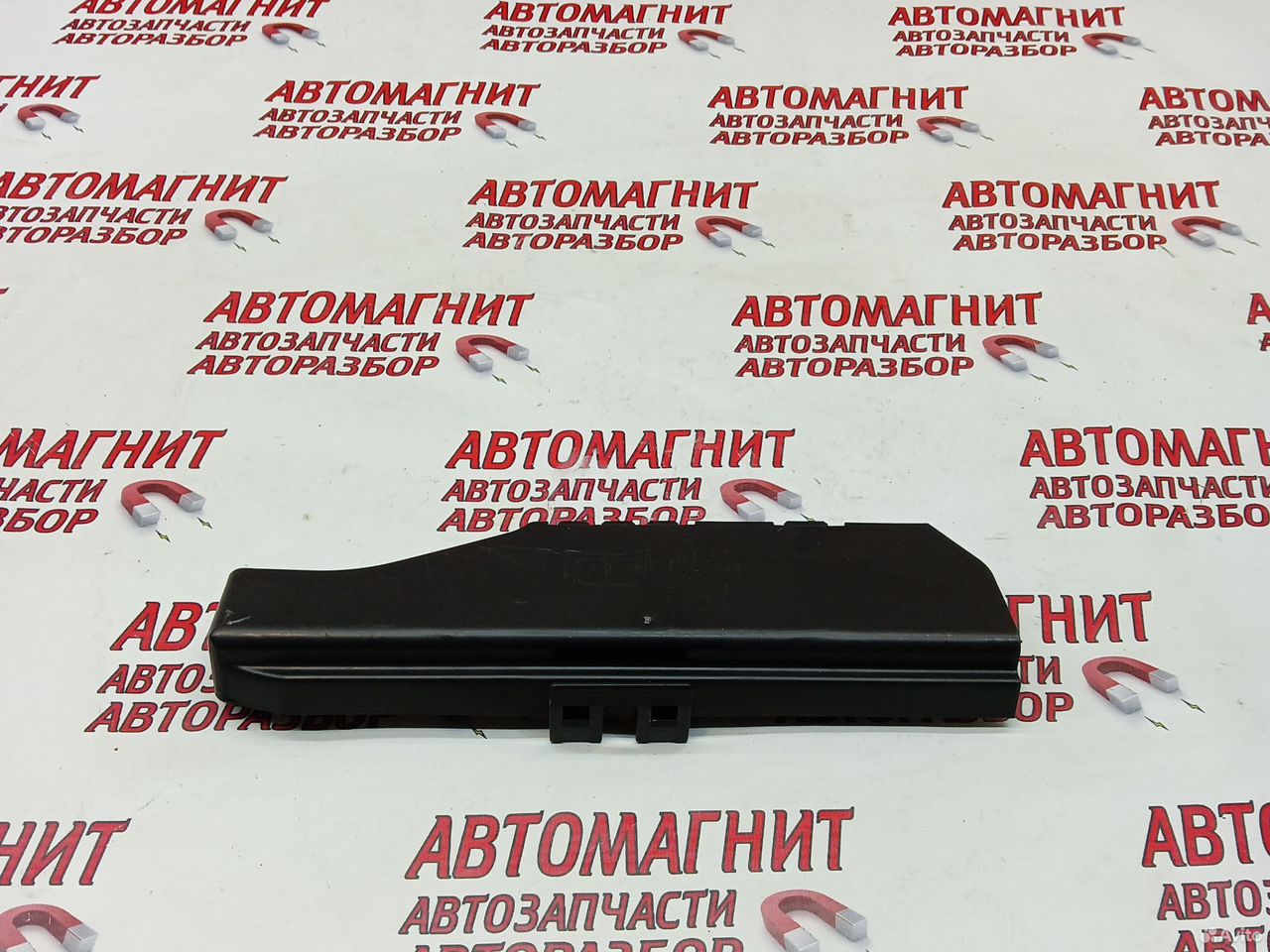 Крышка блока предохранителей Джили Монжаро