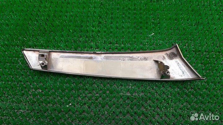 Молдинг решетки радиатора Toyota Land Cruiser