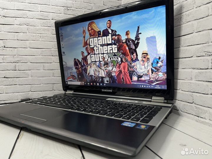 Игровой ноутбук Samsung I5/8Gb/2 видеокарты/240SSD
