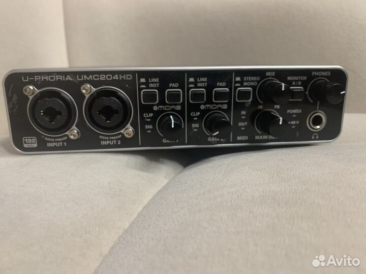 Звуковая карта Behringer UMC 204 HD