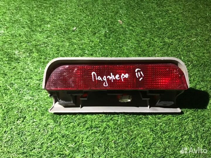 Фонарь задний стоп сигнал задний Mitsubishi Pajero