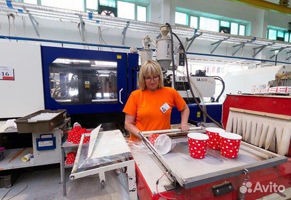 Вахта с питанием Упаковщик пластиковых изделий