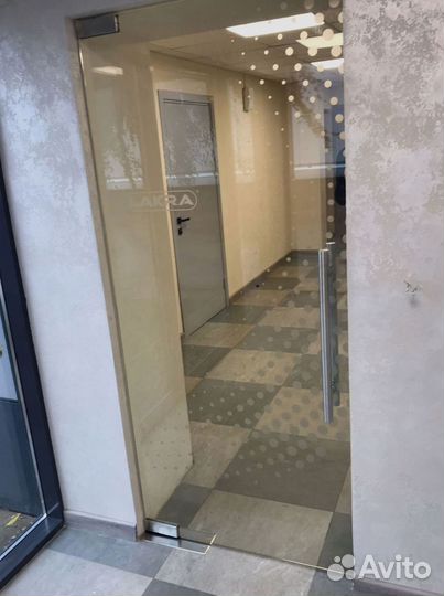 Стеклянная дверь на заказ