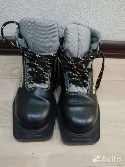 Лыжные ботинки