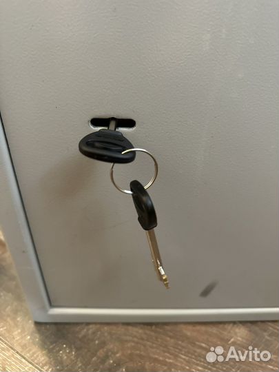 Сейф металлический