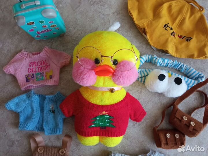 Утка Лалафан с одеждой