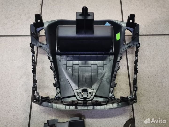 Накладка на центральную консоль Ford Focus 2013